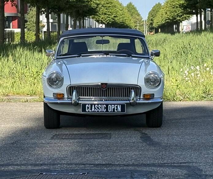 Image 2/18 of MG MGB (1975)