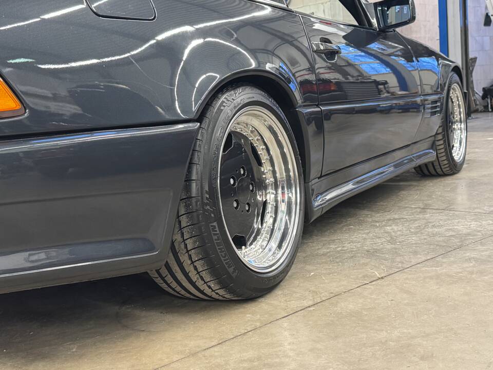 Image 12/37 de Mercedes-Benz 500 SL 6.0 AMG (1990)