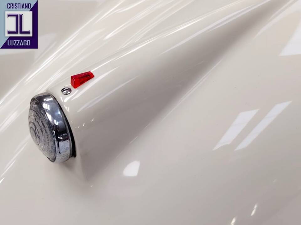 Image 19/74 of Jaguar XK 140 OTS (1956)