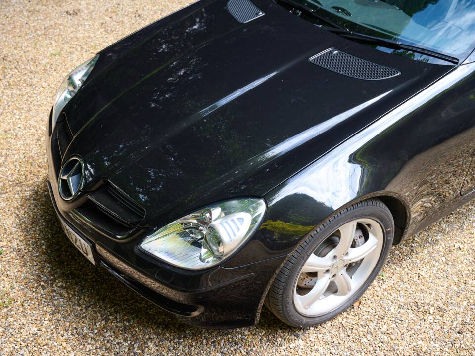 Image 40/50 of Mercedes-Benz SLK 350 (2004)