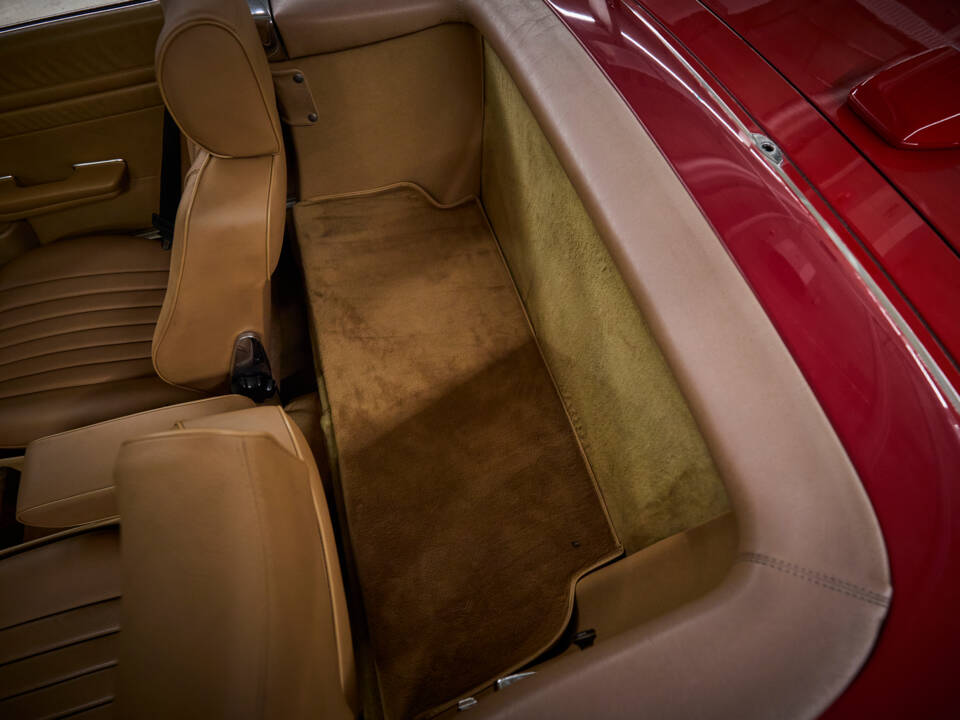 Image 64/89 of Mercedes-Benz 560 SL (1986)