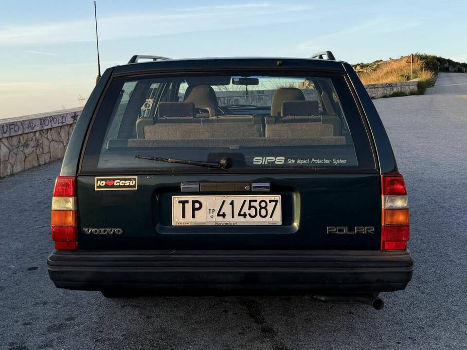 Image 8/8 of Volvo 940 2.0i (1994)