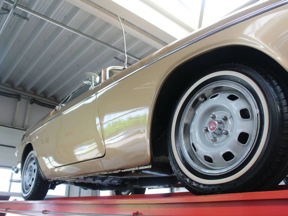 Image 9/50 of Volvo 1800 E (1972)