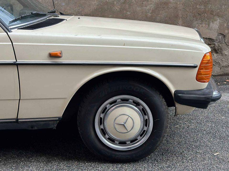 Bild 13/15 von Mercedes-Benz 200 T (1983)