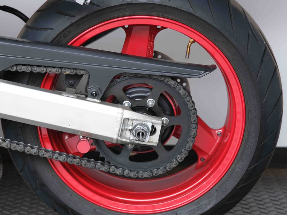 Image 78/91 of Kawasaki Ninja 1200 ZX-12R (2000)