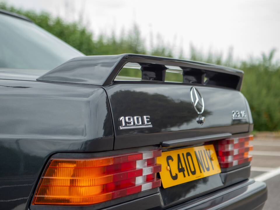Bild 12/27 von Mercedes-Benz 190 E 2.3-16 (1985)