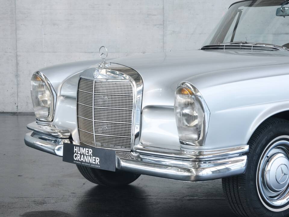Image 9/49 of Mercedes-Benz 220 SE b (1962)