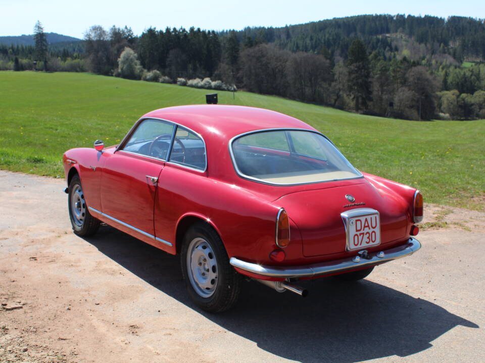 Image 6/23 of Alfa Romeo Giulietta Sprint 1300 (1964)