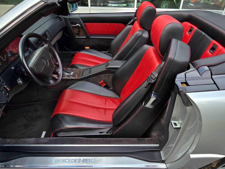 Image 16/61 of Mercedes-Benz SL 320 &quot;Mille Miglia&quot; (1995)