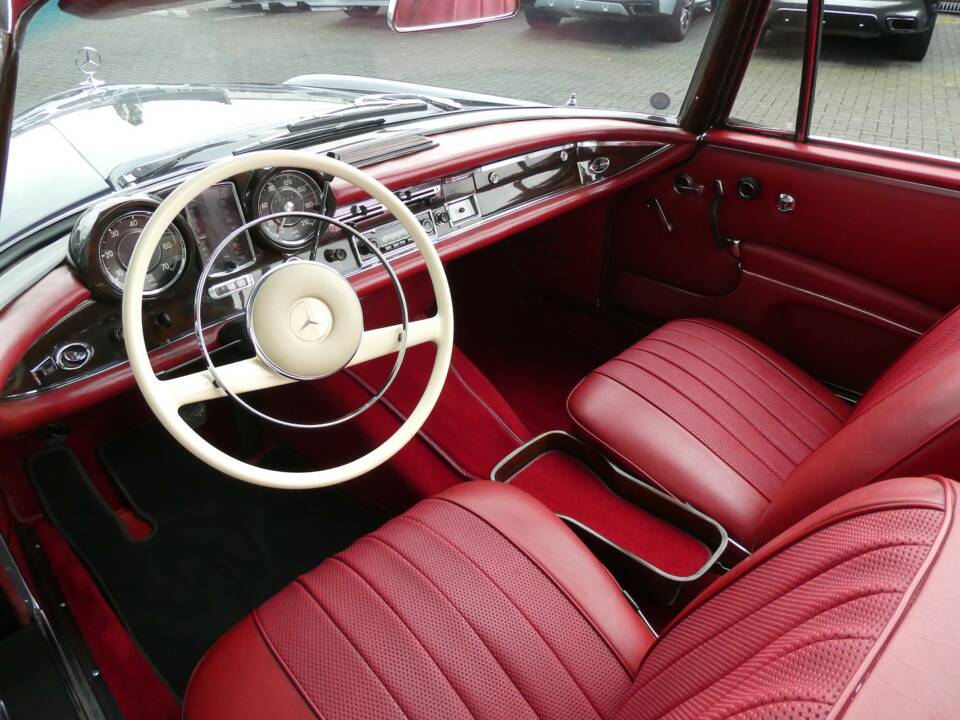 Imagen 9/26 de Mercedes-Benz 220 SE b (1963)