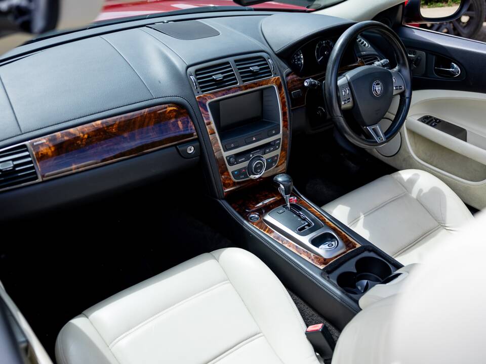 Image 49/50 of Jaguar XKR (2007)