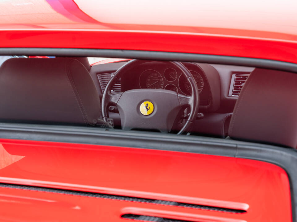 Imagen 25/89 de Ferrari F 355 Berlinetta (1996)