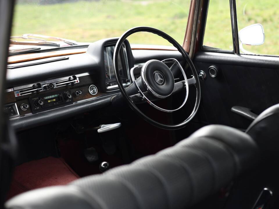 Image 4/50 of Mercedes-Benz 220 (1967)