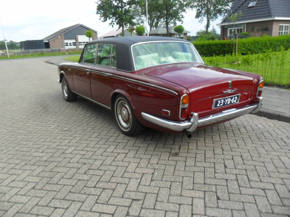 Image 14/20 of Rolls-Royce Silver Shadow I (1975)