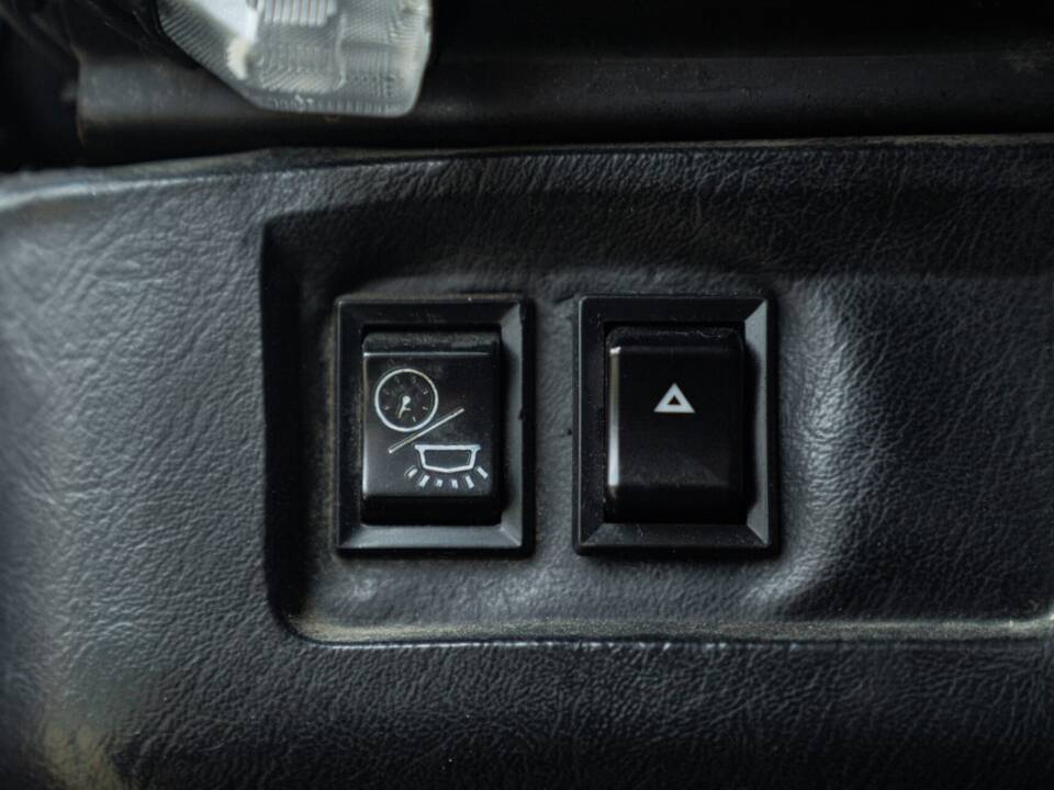 Bild 36/50 von Land Rover 90 (1985)