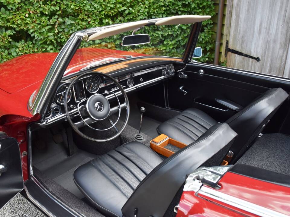 Image 25/45 of Mercedes-Benz 230 SL (1964)