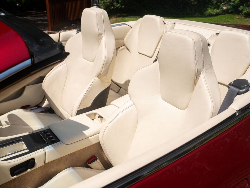 Image 39/52 of Aston Martin DB 9 Volante (2006)