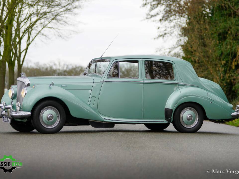 Image 28/46 of Bentley R-Type (1953)