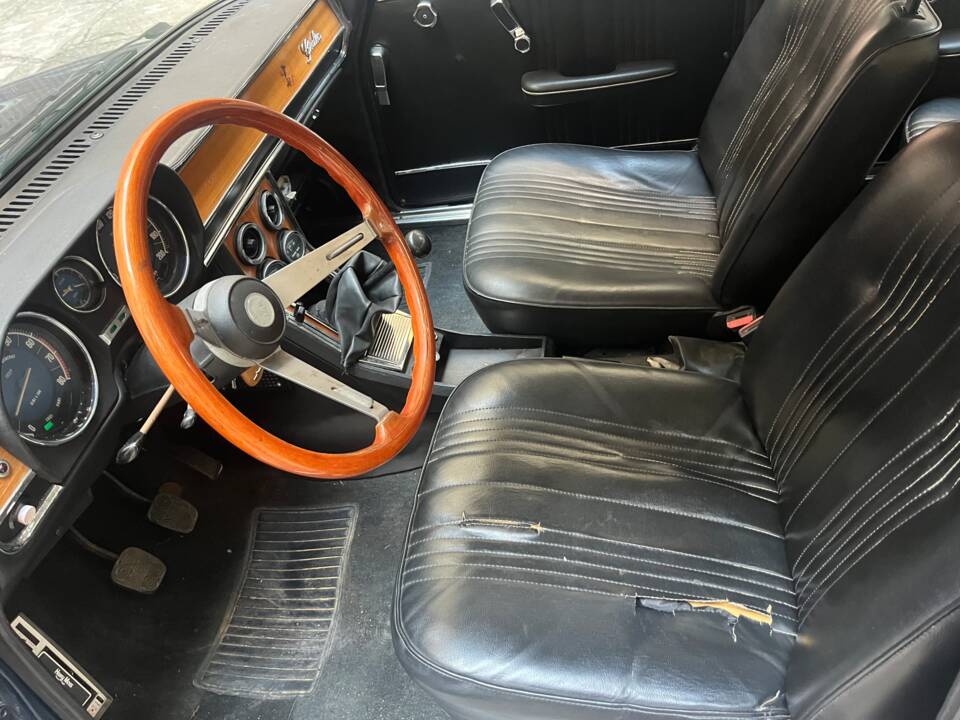 Image 5/11 of Alfa Romeo Giulia Nuova Super 1300 (1977)