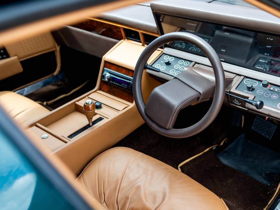 Immagine 4/38 di Aston Martin Lagonda (1981)