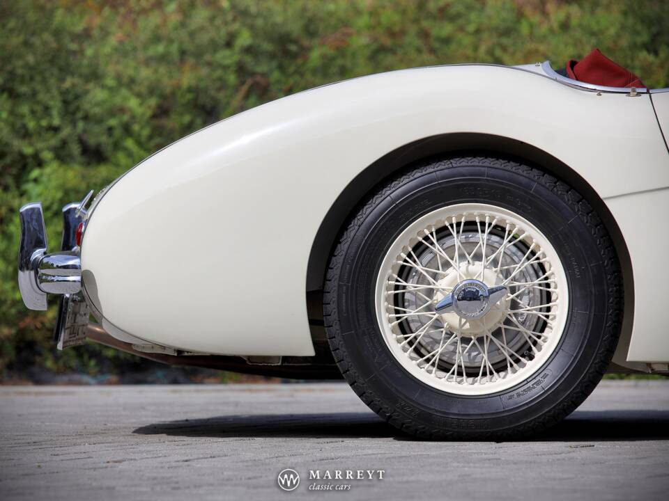 Image 13/51 of Austin-Healey 100/4M (BN2) (1955)