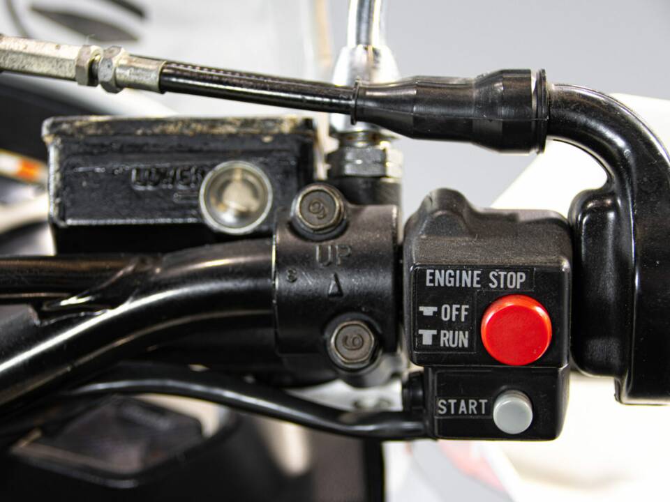 Image 30/35 de Yamaha XTZ 750 Super Ténéré (1989)
