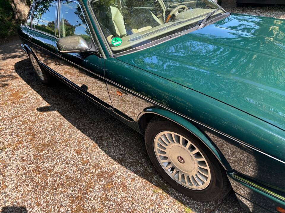 Image 10/10 of Daimler Double Six (1997)