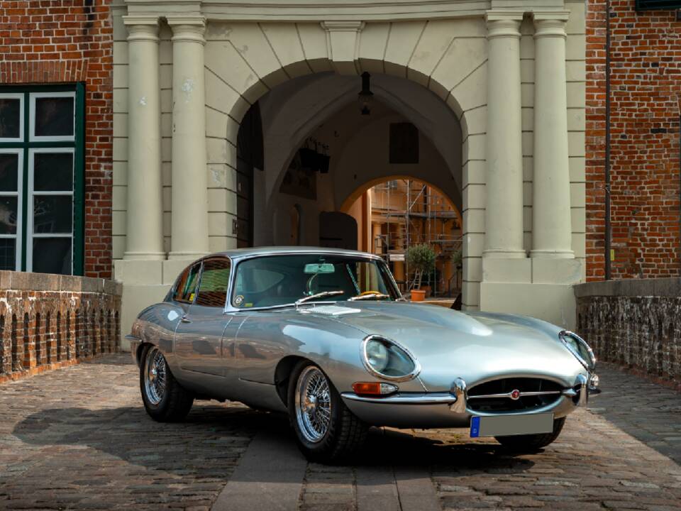 Immagine 1/21 di Jaguar E-Type 4.2 (1965)