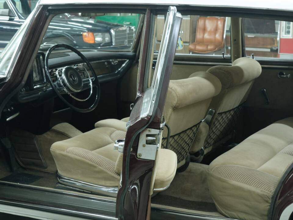 Image 20/50 of Mercedes-Benz 300 SE lang (1965)