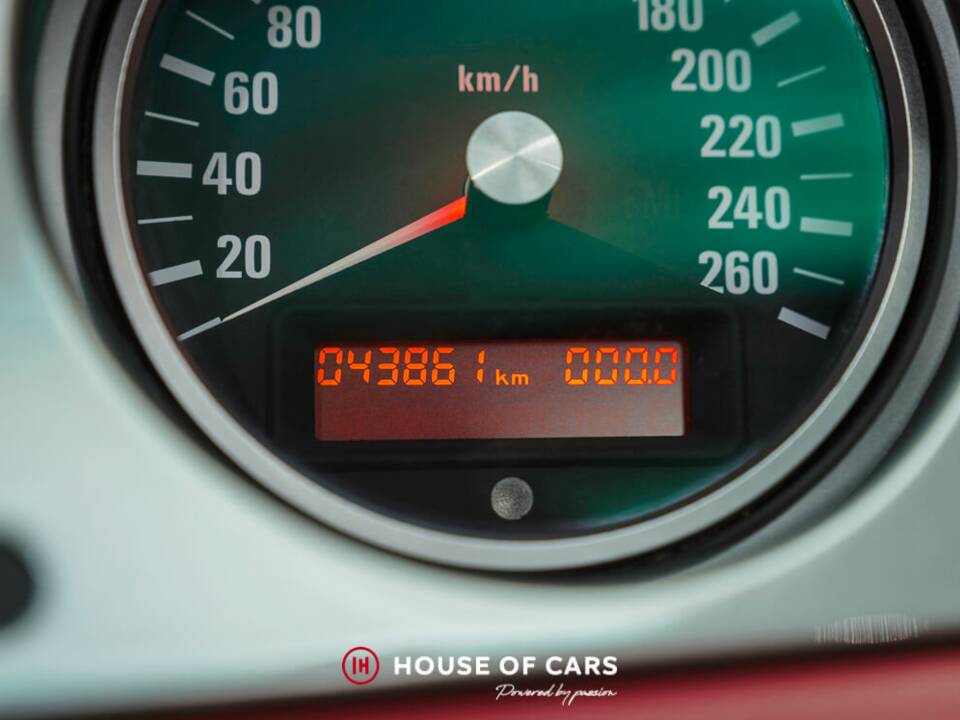 Image 24/25 of BMW Z8 (2002)