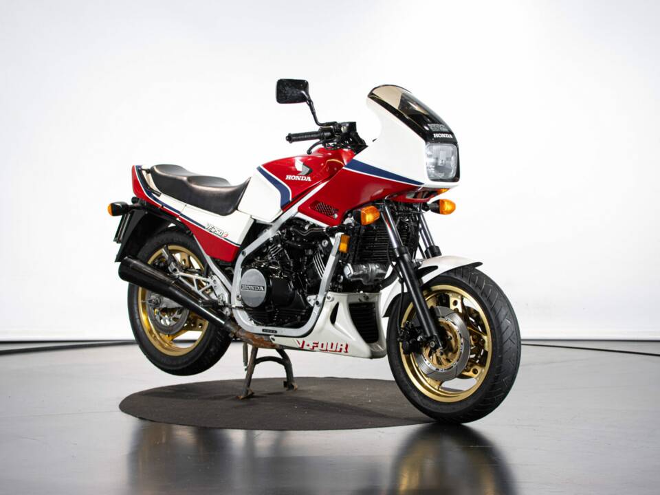 Immagine 6/50 di Honda VF 750 (1983)