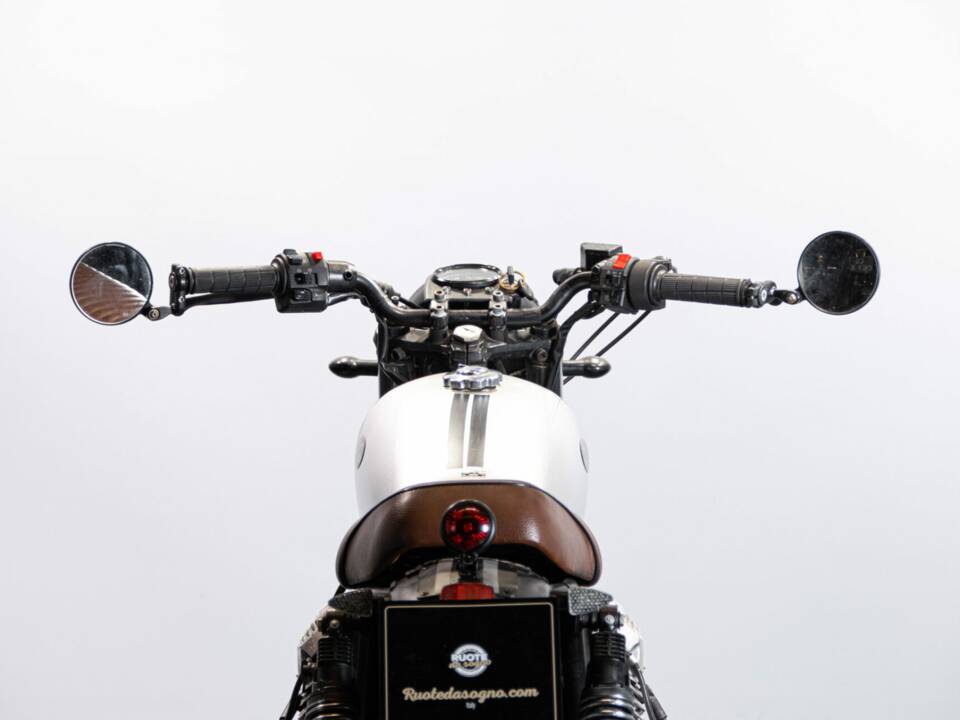 Bild 43/50 von Moto Guzzi V 35 III (1986)