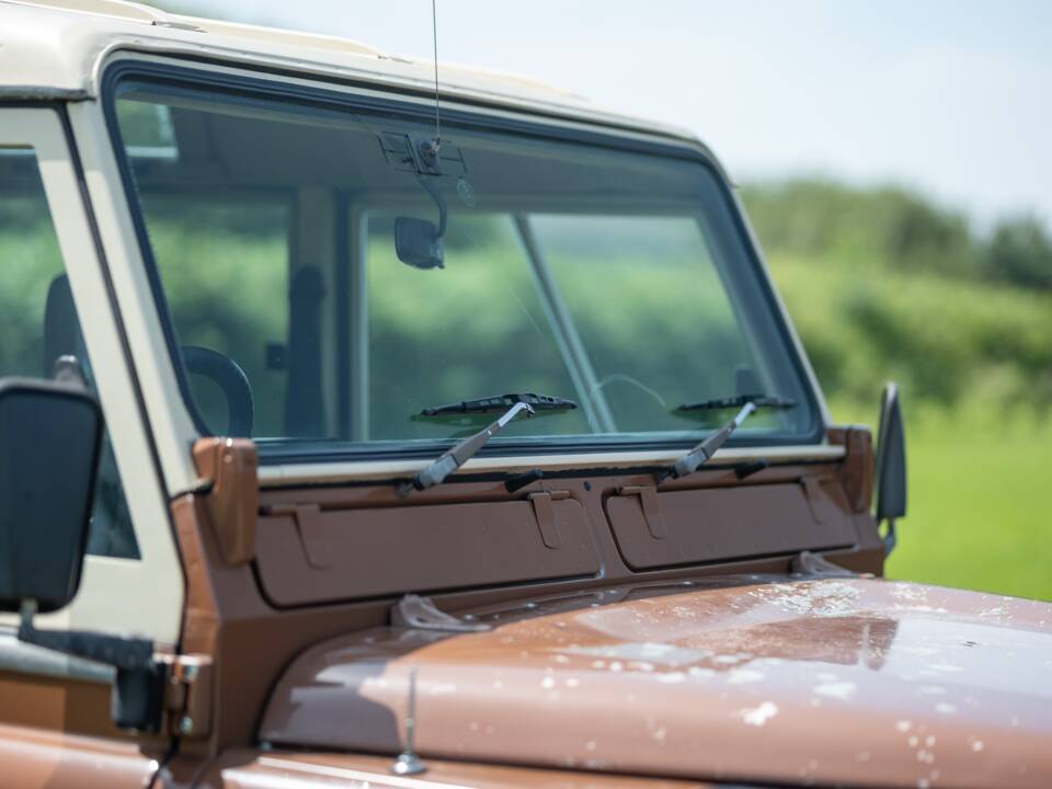 Image 25/33 of Land Rover Defender 110 (1983)