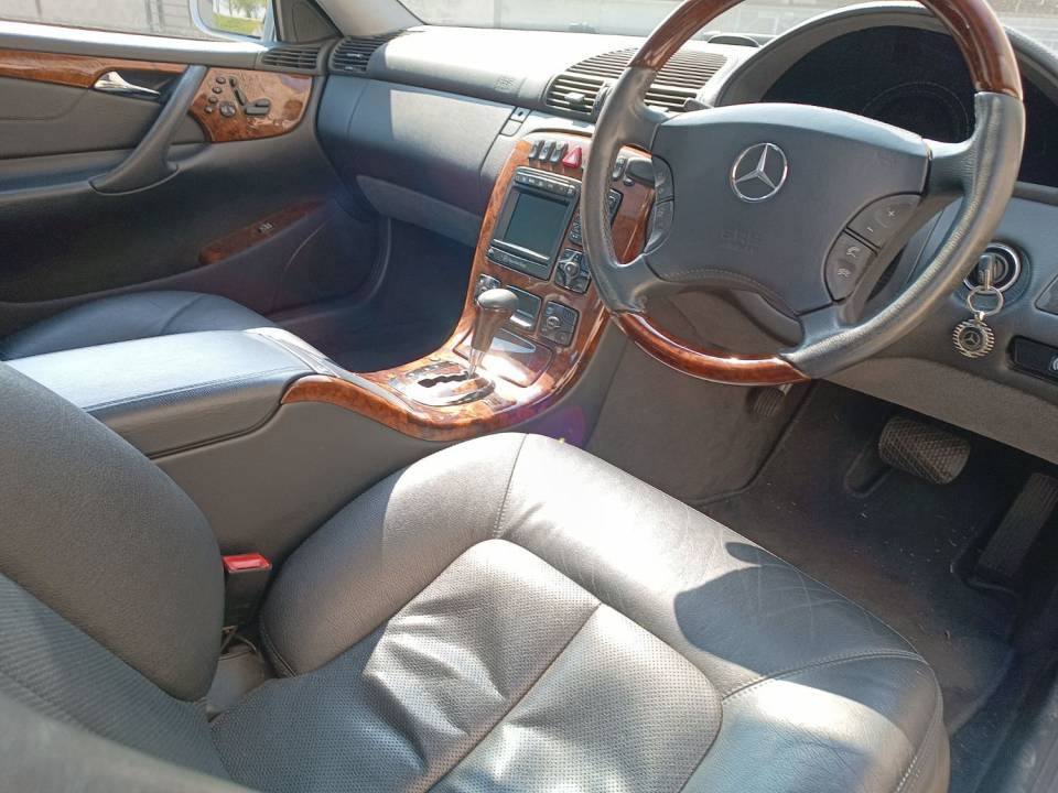Immagine 12/17 di Mercedes-Benz CL 500 (2002)