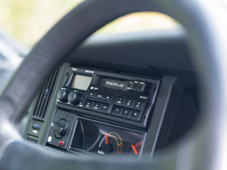 Immagine 38/50 di Volvo 440 Turbo (1992)