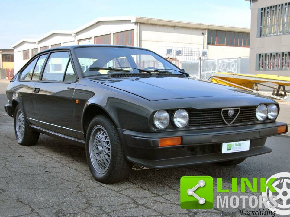 Immagine 3/10 di Alfa Romeo GTV 2.0 (1981)