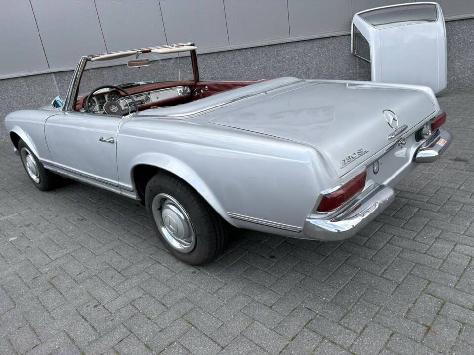 Image 8/50 of Mercedes-Benz 230 SL (1966)