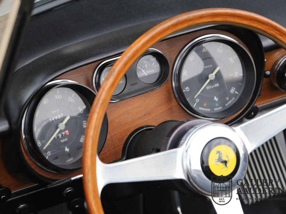 Afbeelding 15/50 van Ferrari 275 GTS (1966)