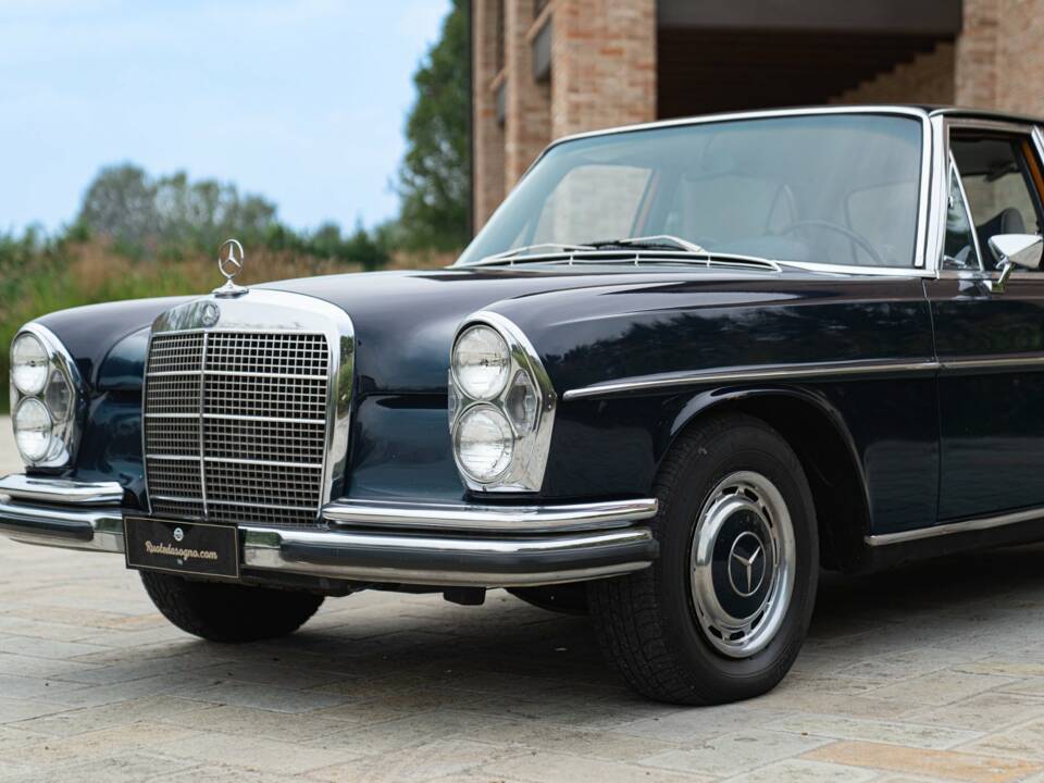 Image 9/50 of Mercedes-Benz 300 SEL 3.5 (1973)