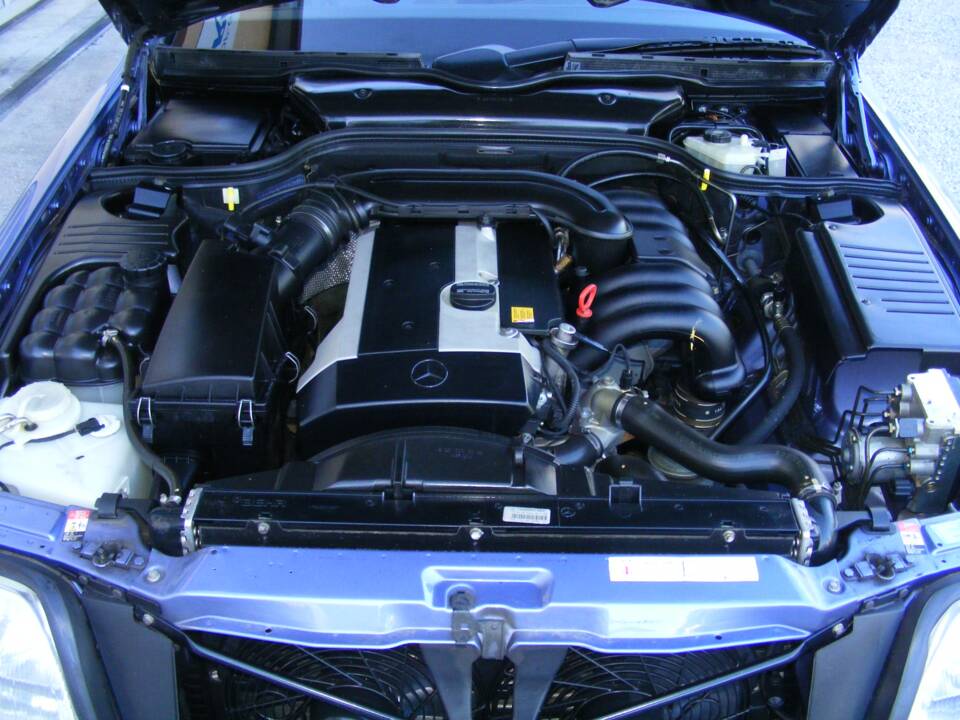 Immagine 30/39 di Mercedes-Benz SL 320 (1997)