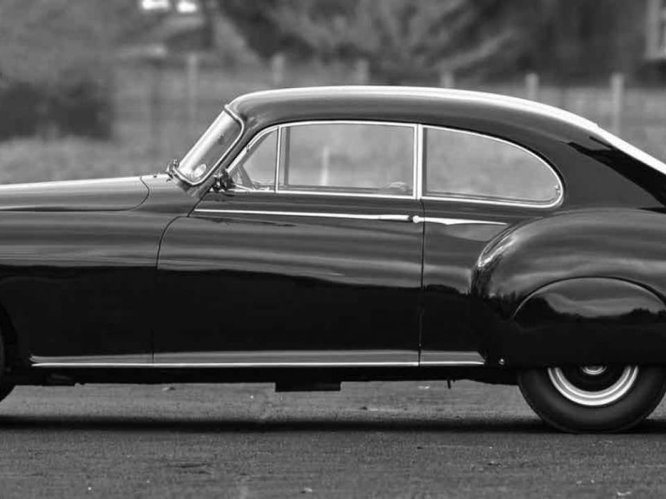 Image 2/7 of Bentley R-Type Continental (1953)