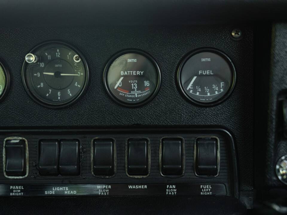Image 44/50 de Jaguar E-Type (1968)