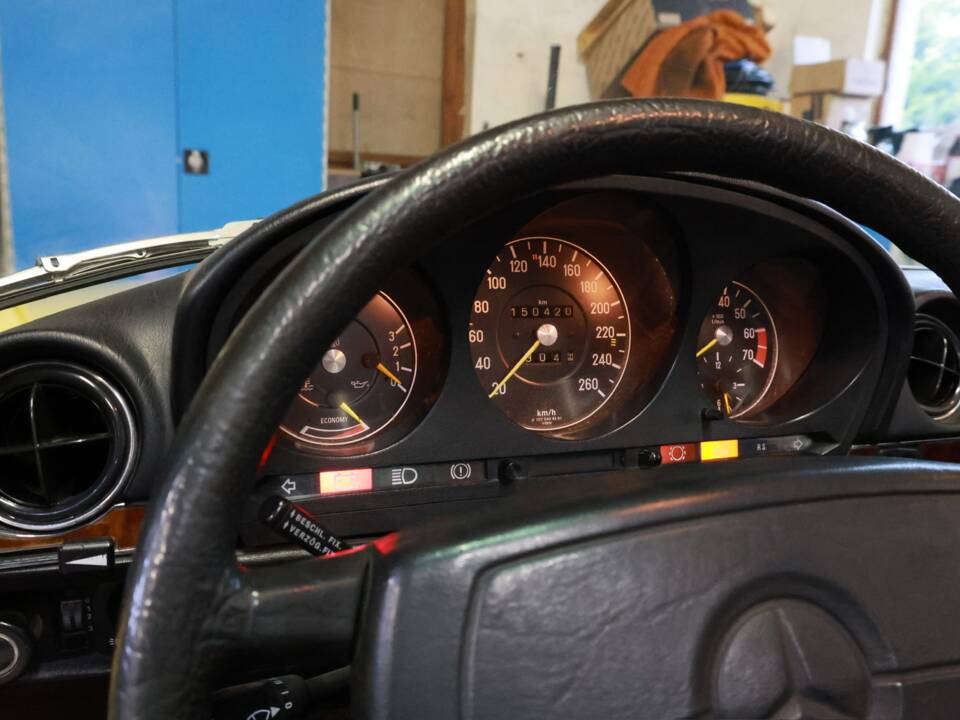 Image 31/50 of Mercedes-Benz 500 SL (1983)