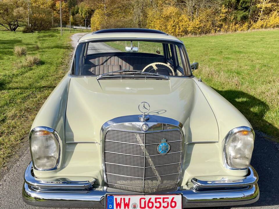 Image 2/16 de Mercedes-Benz 220 b (1964)