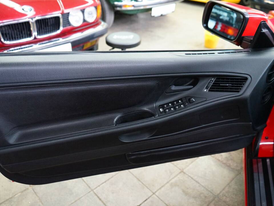 Immagine 29/50 di BMW 850i (1990)