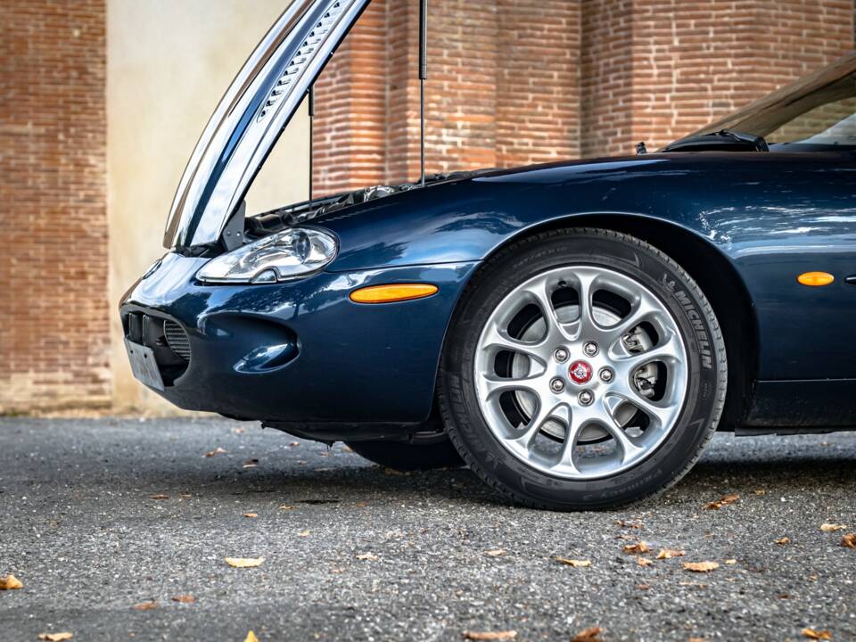 Bild 4/27 von Jaguar XKR (2001)