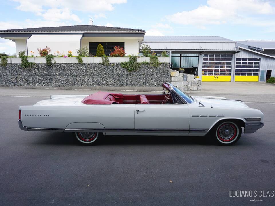 Imagen 8/52 de Buick Electra 225 Custom Convertible (1964)