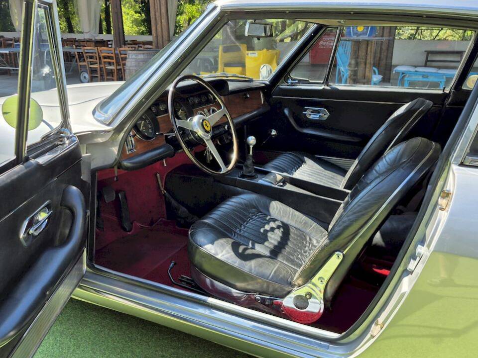 Imagen 25/66 de Ferrari 330 GT 2+2 (1964)