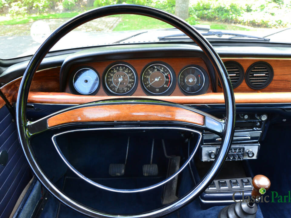 Image 25/50 of BMW 2000 CS (1970)