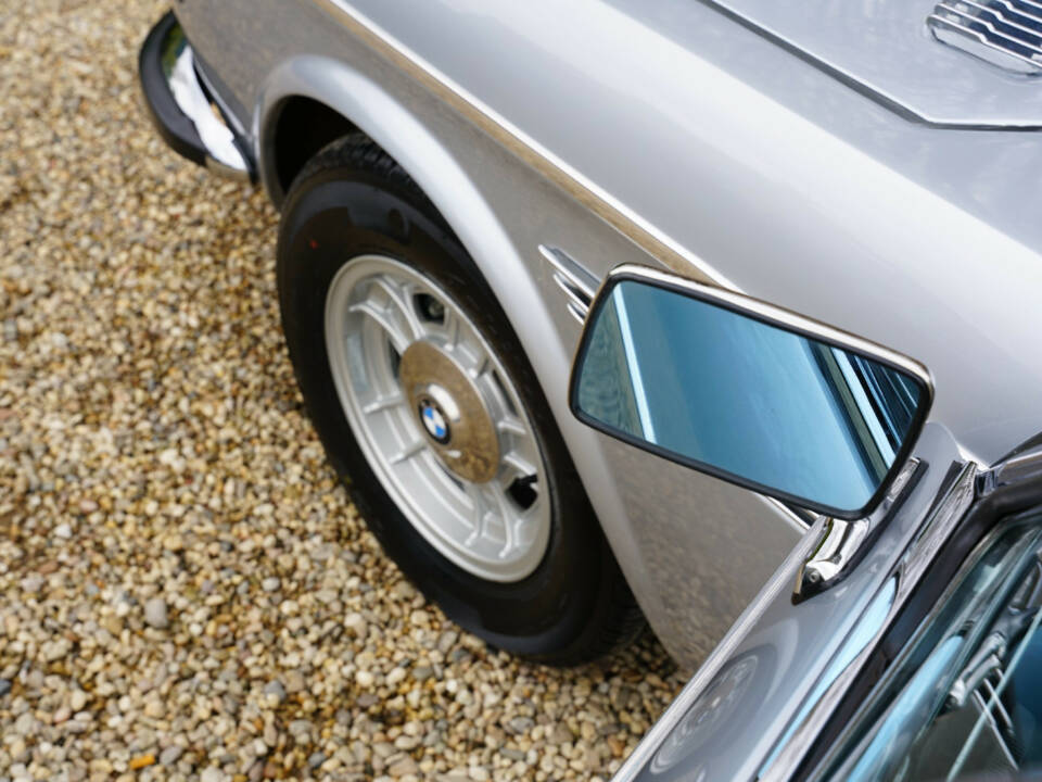 Image 24/50 of BMW 3.0 CSi (1974)